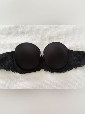 Victoria’s Secret strapless bra